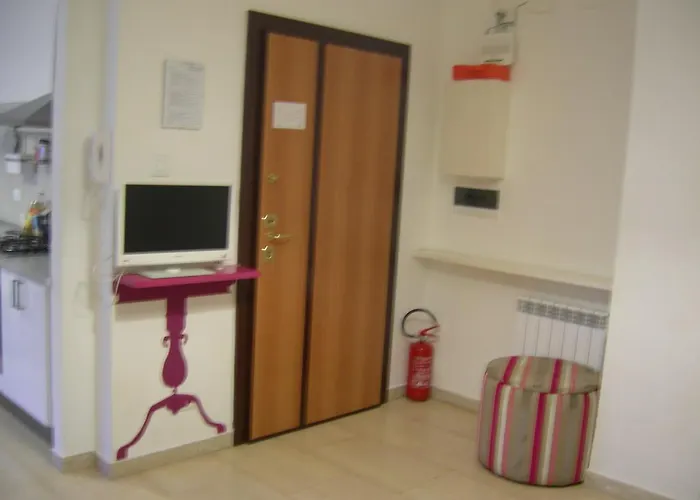 Iron Bridge Accommodation Рим