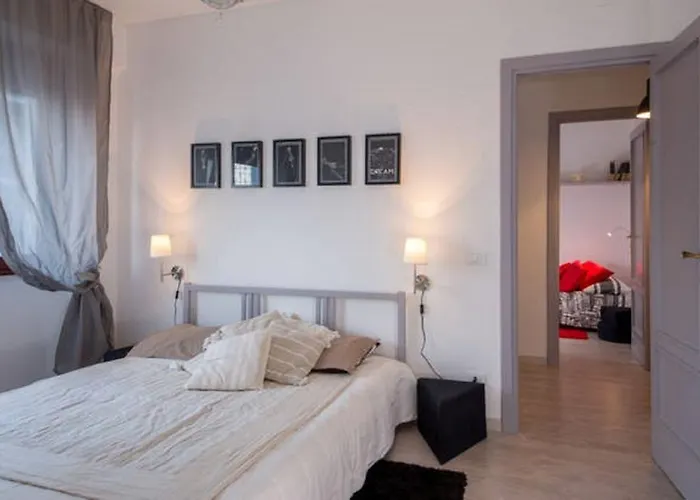 Iron Bridge Accommodation Апарт-отель Рим