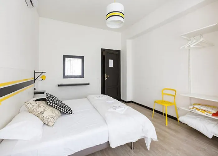 Iron Bridge Accommodation Апарт-отель Рим