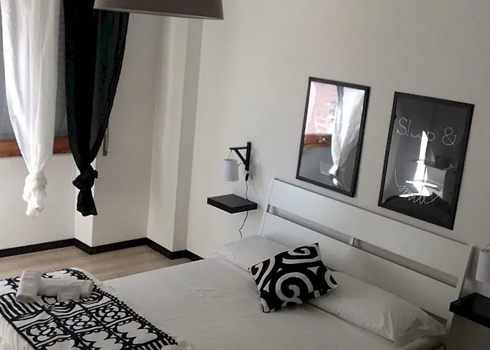 Iron Bridge Accommodation Апарт-отель 2*