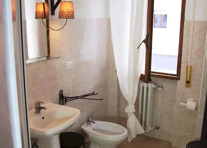 Iron Bridge Accommodation 2* Рим