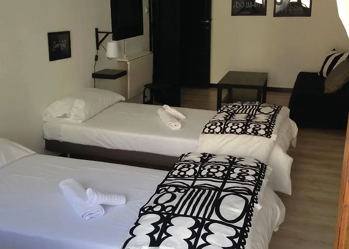 Iron Bridge Accommodation Апарт-отель 2*